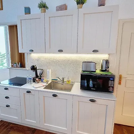 Henri Camille Real Estate - Florida 2 - 2 Bedrooms Close Center *